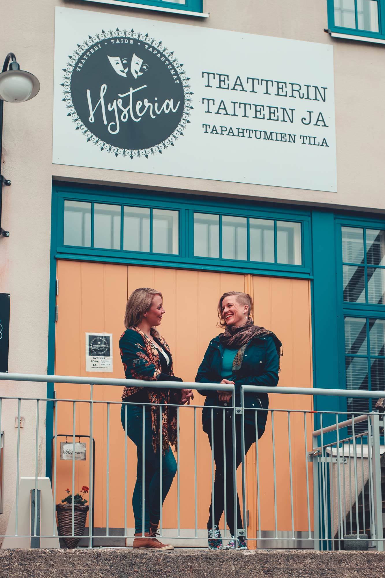 Teatteri Hysterian takana ovat Juulia Soidinaho ja Sanna Harju