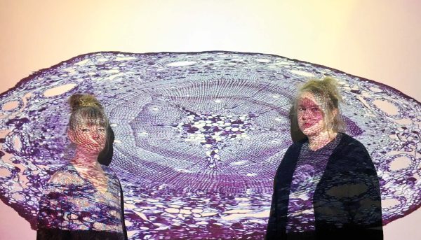 Resonance-näyttelyn islantilainen taiteilija-kuraattori-duo Berghall, eli Olga Bergmann & Anna Hallin